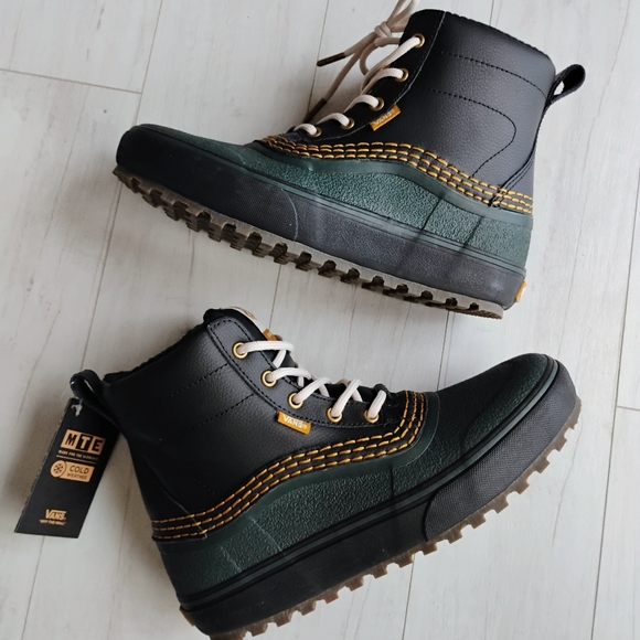 VANS NEW Standard Mid Snow MTE Boots - Picture 2 of 13